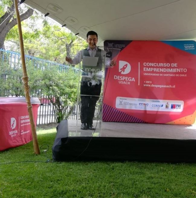 Entrega de premios del despega usach por parte de Sebastián Sanhueza Tapia Print3x printex printec print3c
